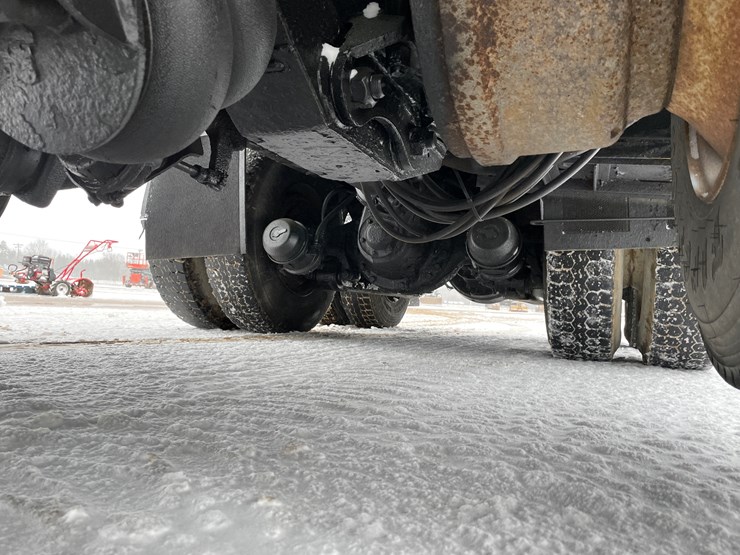 #234-•-2005-international-tri-axle-dump-truck-(has-wi-title)(mosinee,-wi)-image-10