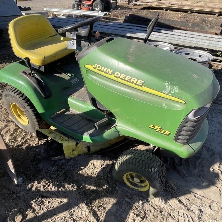 JOHN DEERE LT133