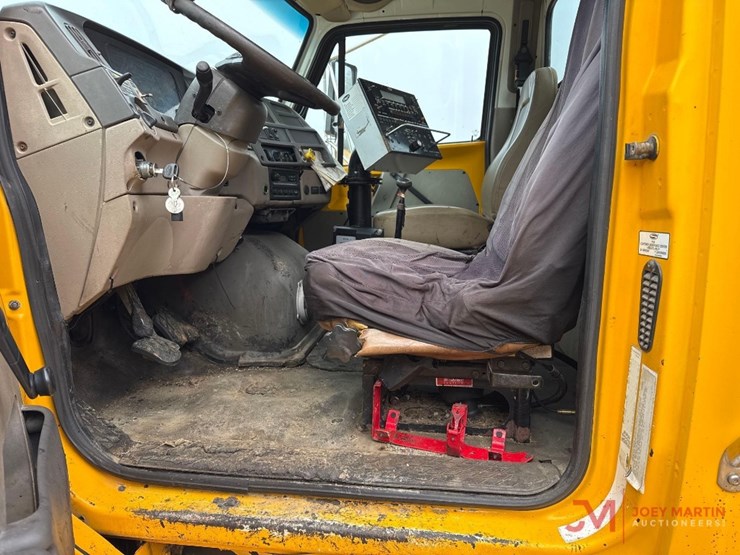 2008-sterling-l7500-image-29