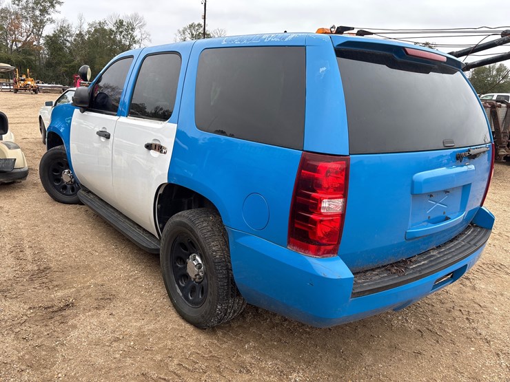 2011-chevrolet-tahoe-image-4