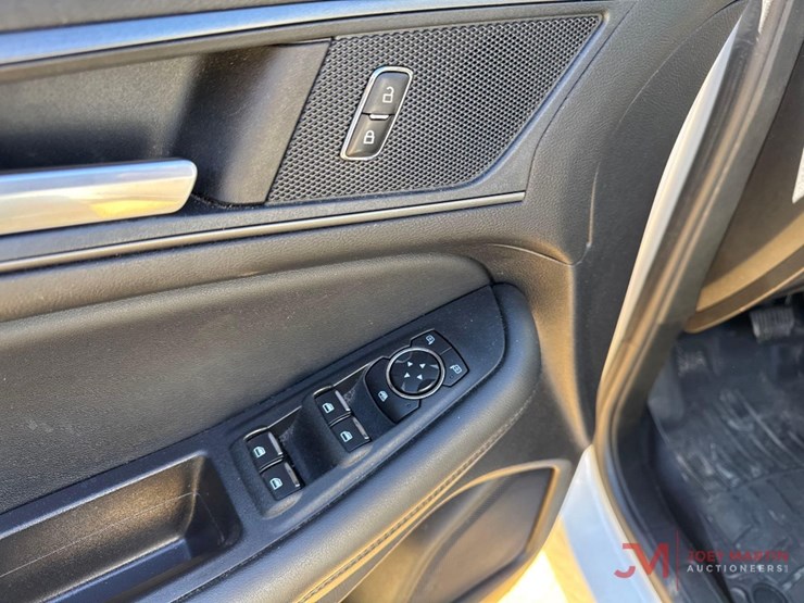 2020-ford-edge-se-image-14