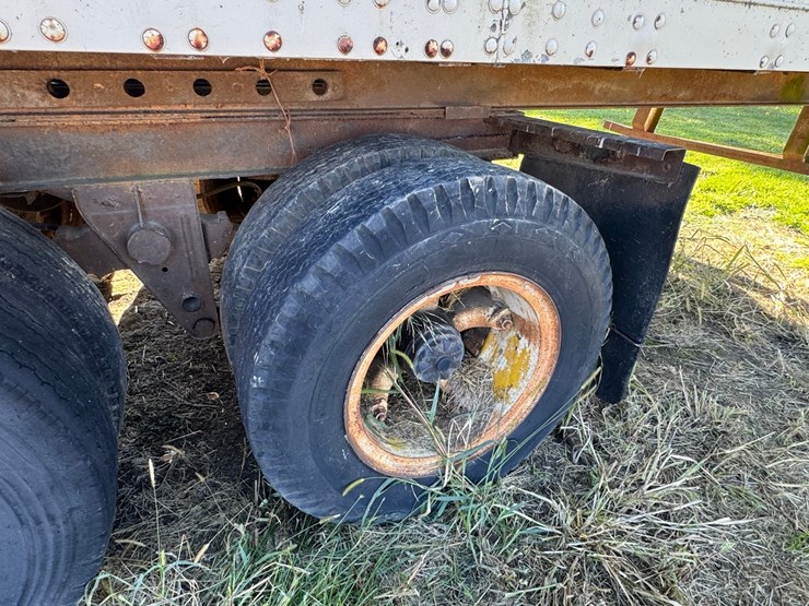 1972-fruehauf-storage-trailer-image-8