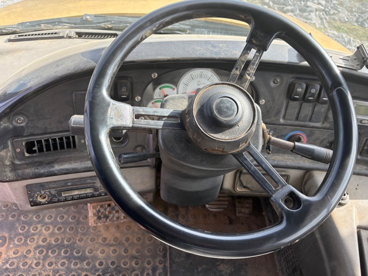 2011-caterpillar-740-image-20