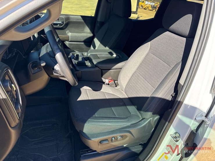 2022-chevrolet-silverado-1500-lt-image-33