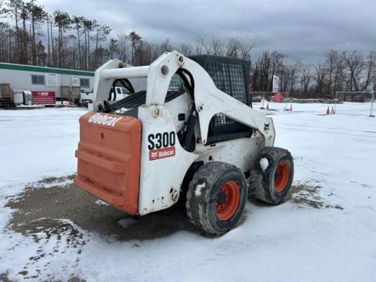 2010-bobcat-s300-image-4