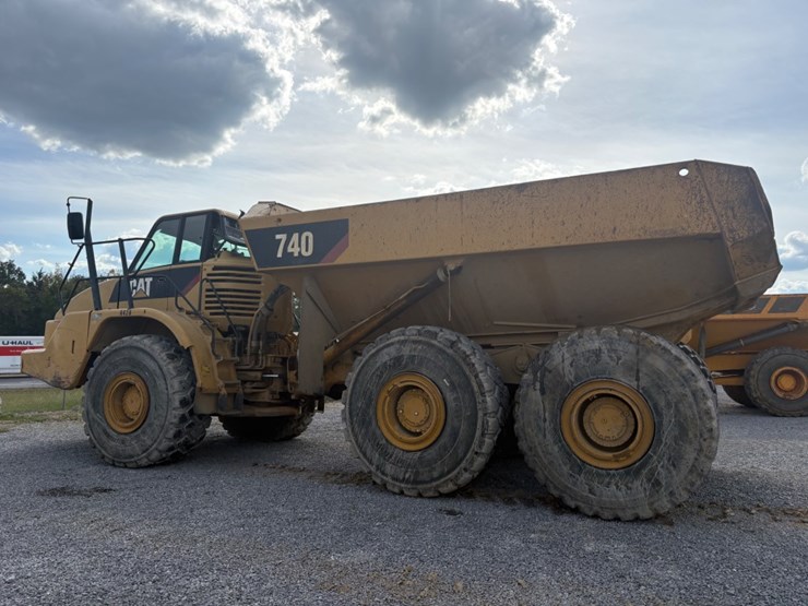 2011-caterpillar-740-image-6