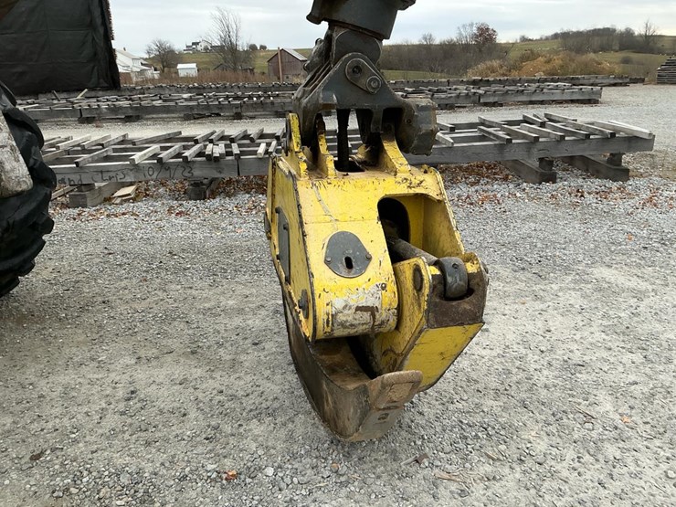 2016-deere-648l-image-52