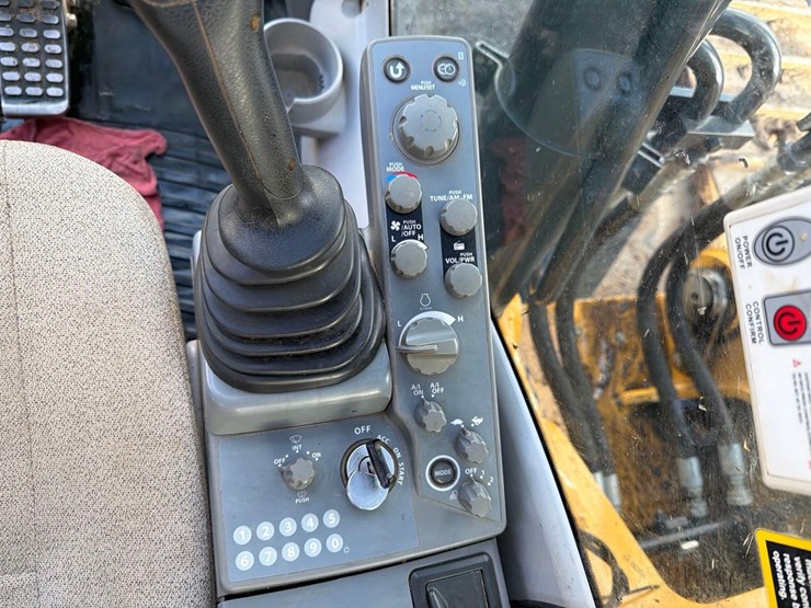 2019-deere-350g-lc-image-34