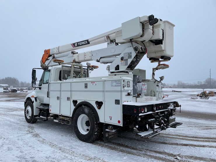 #236-•-2015-international-bucket-truck-(has-wi-title)(mosinee,-wi)-image-3