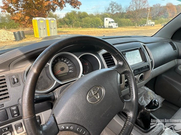 2010-toyota-tacoma-image-12