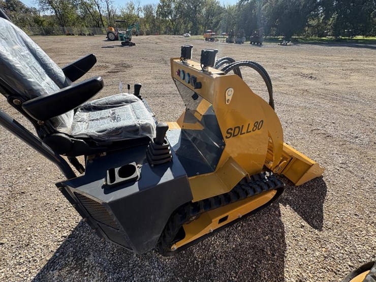 #119-•-sdll80-mini-skid-steer-loader-image-6