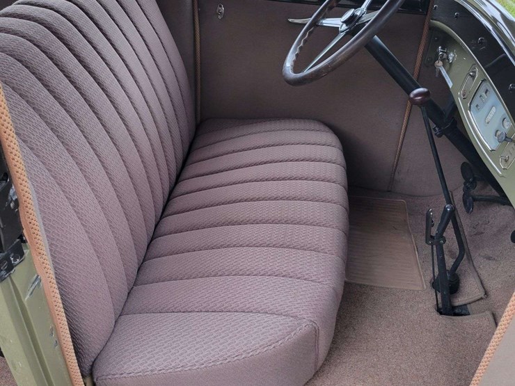 1928-pontiac-sedan-image-59