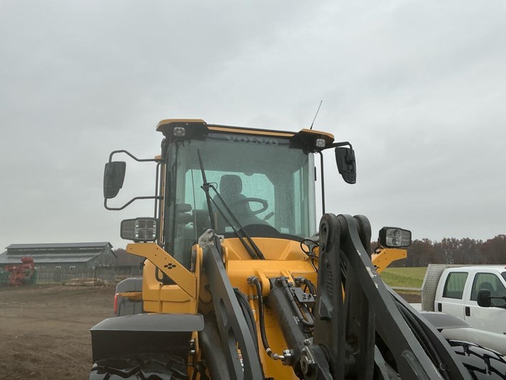 2022-volvo-l60h-image-39