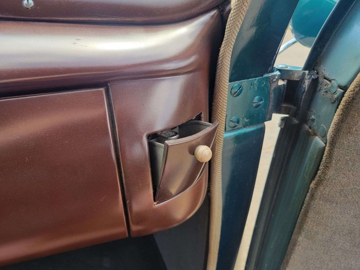 1940-ford-sedan-image-60