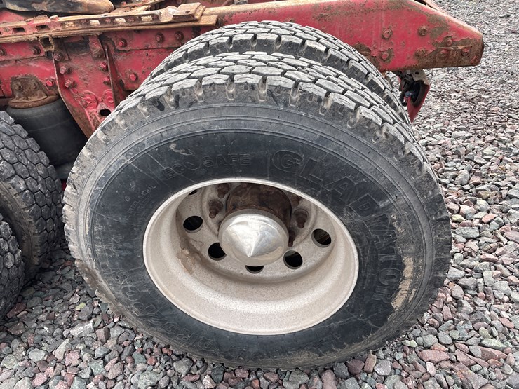 #208-•-2004-kenworth-semi-tractor-truck-(has-mi-title)-(greenland,-mi)-image-57