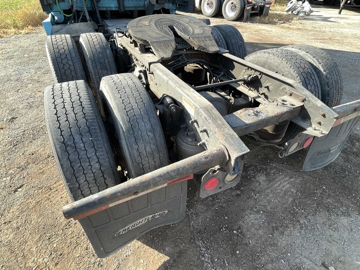 #206-•-2012-freightliner-cascadia-semi-tractor-(title-in-delay)-(denmark,-wi)-image-30