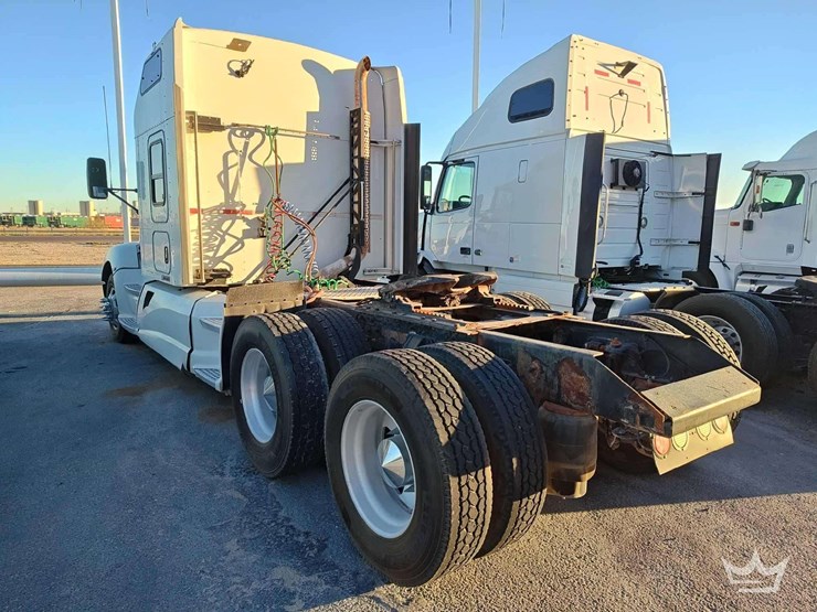 2012-kenworth-t660-image-3