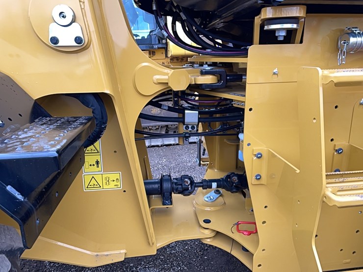 2024-caterpillar-910-image-7