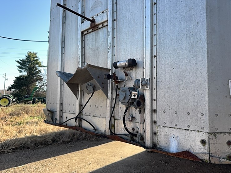 1993-wilson-livestock-trailer-image-28