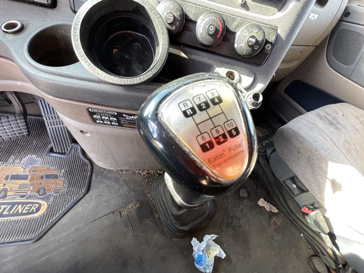 #206-•-2012-freightliner-cascadia-semi-tractor-(title-in-delay)-(denmark,-wi)-image-61