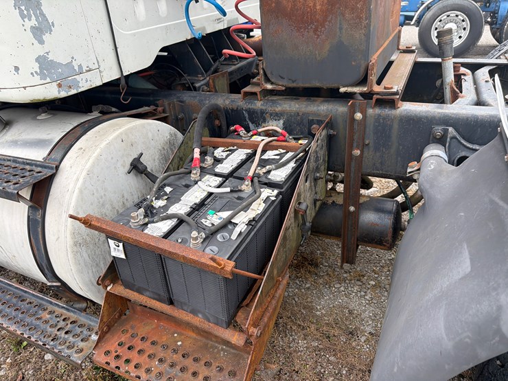 1995-international-8200-image-12