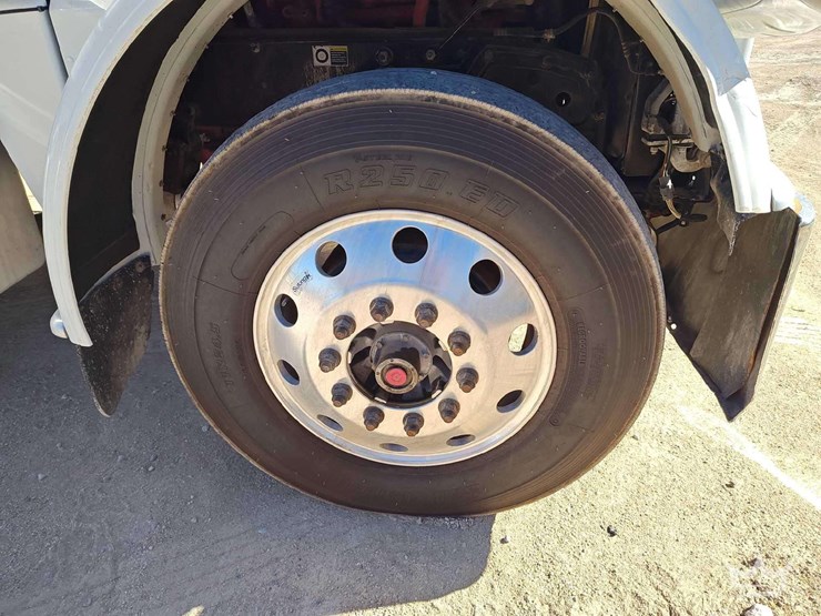 2015-peterbilt-389-image-44