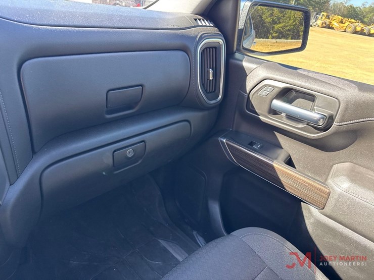 2022-chevrolet-silverado-1500-lt-image-34