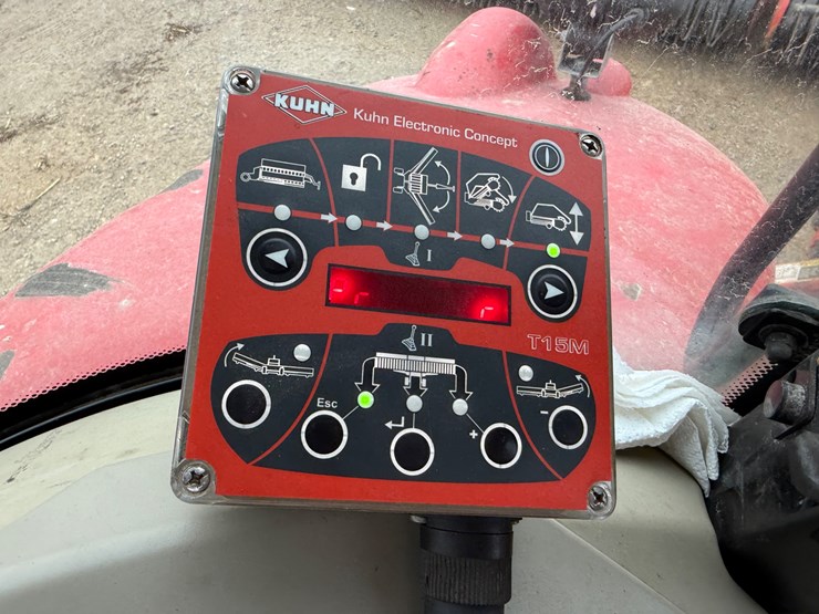 2011-kuhn-merge-maxx-900-image-32