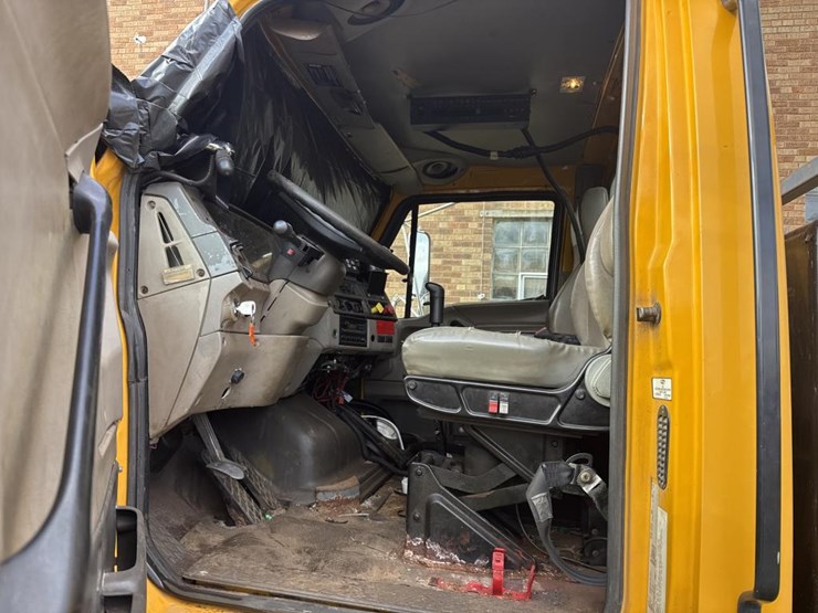 2001-caterpillar-c12-image-44