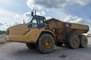 2011 CATERPILLAR 740