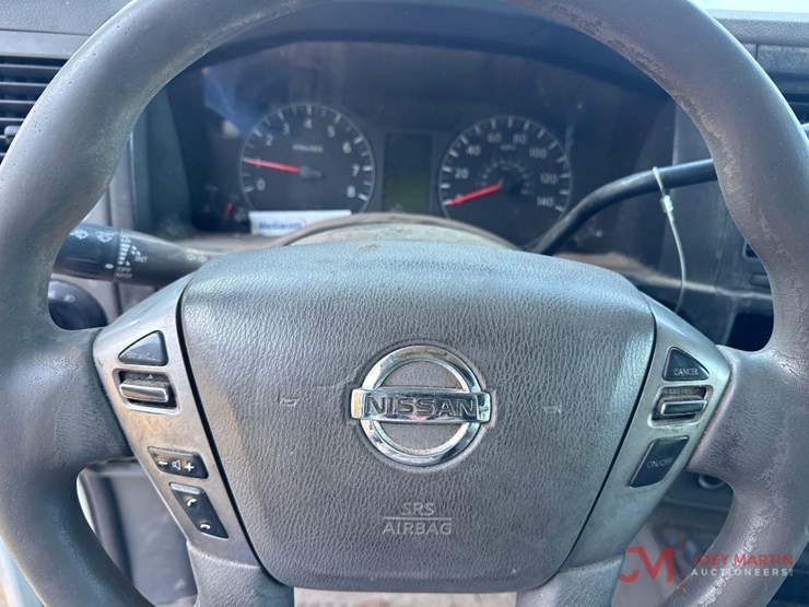 2014-nissan-nv2500hd-image-25