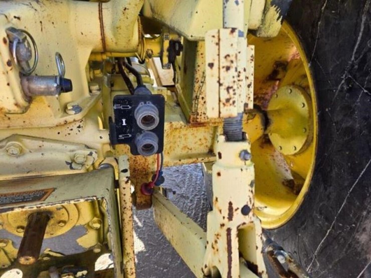 2000-john-deere-5205-image-24