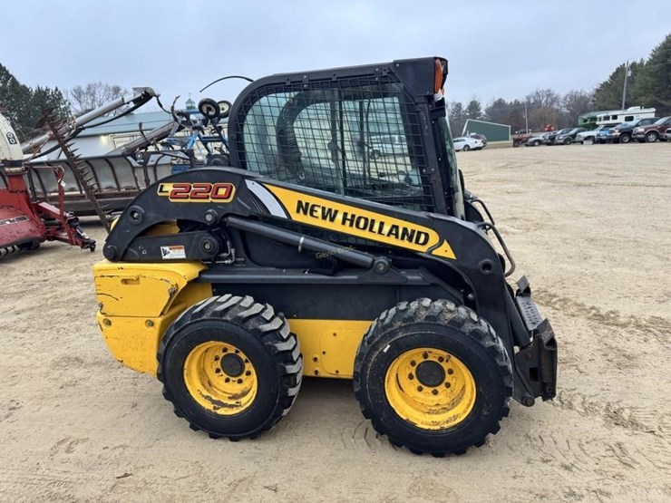 2014-new-holland-l220-image-4