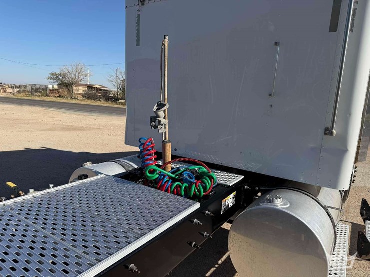 2017-kenworth-t800-image-25