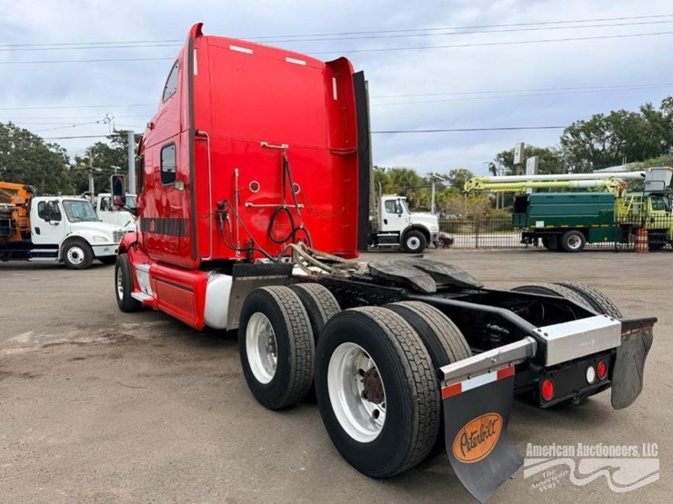 2014-peterbilt-587-image-11