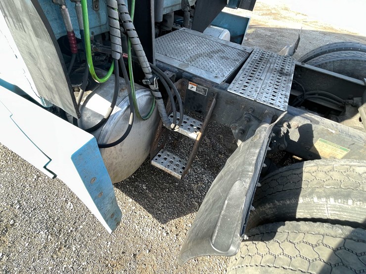 #206-•-2012-freightliner-cascadia-semi-tractor-(title-in-delay)-(denmark,-wi)-image-24