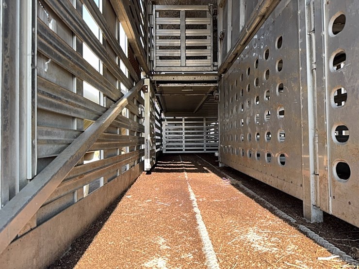 2002-eby-livestock-trailer-image-23