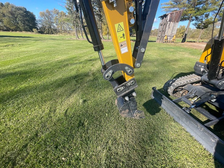 #412-•-2025-agt-industrial-mini-excavator-(cedar-grove,-wi)-image-11