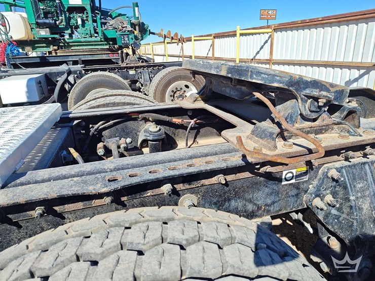 2015-peterbilt-389-image-21