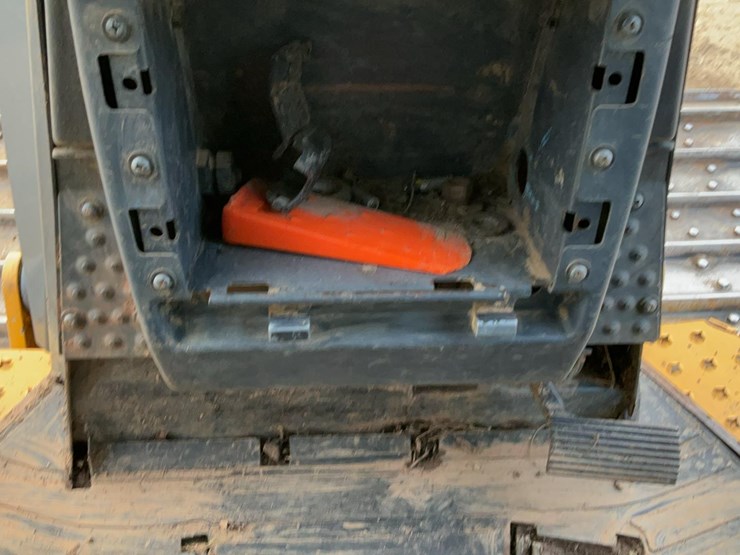 2016-deere-700k-image-18