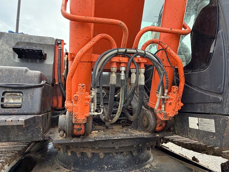 2013-hitachi-zx290-lc-5b-image-16