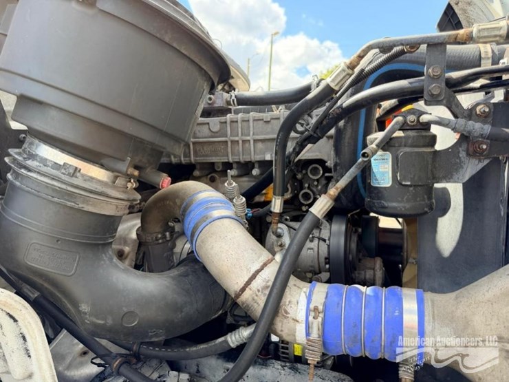 2012-freightliner-m2-112-medium-duty-roll-off-truck-image-15