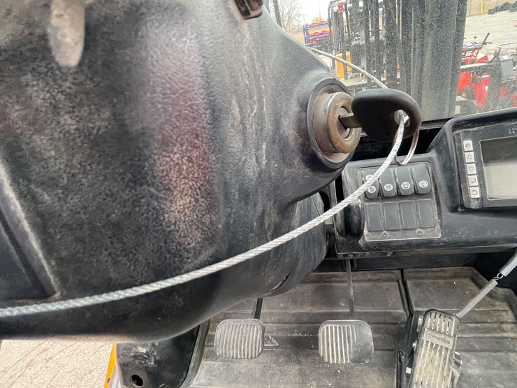 #1395-•-hyundai-10,000lb-pneumatic-diesel-forklift-(04)-image-20