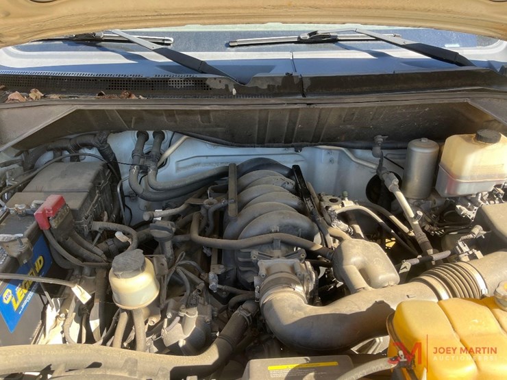 2013-nissan-nv3500hd-image-13