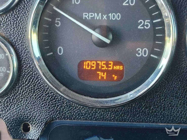 2015-peterbilt-389-image-13