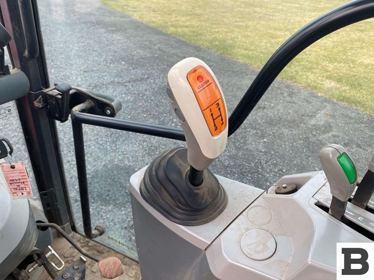 mccormick-x4.30v-tractor-image-41