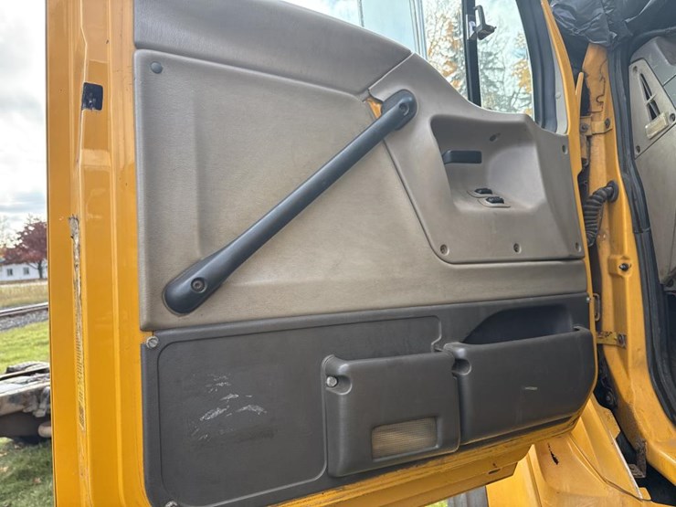 2001-caterpillar-c12-image-43