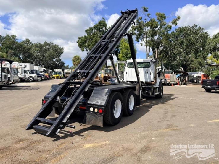 2012-freightliner-m2-112-medium-duty-roll-off-truck-image-8