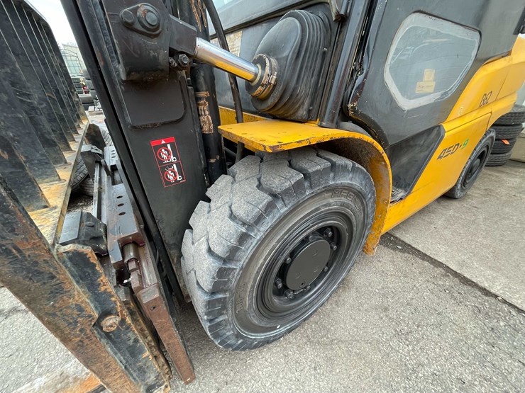 #1395-•-hyundai-10,000lb-pneumatic-diesel-forklift-(04)-image-10