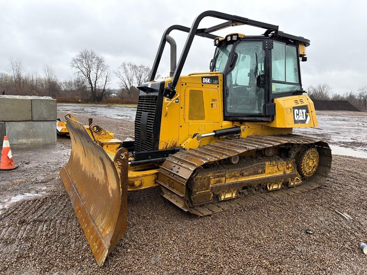 2015-caterpillar-d6k2-image-2
